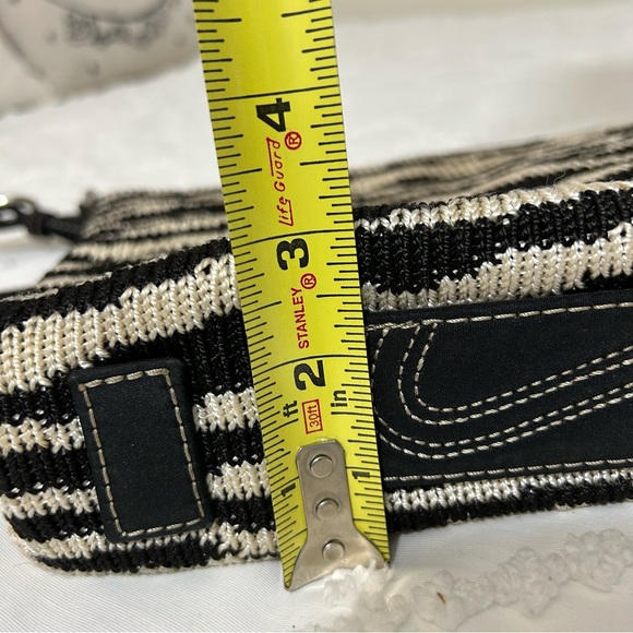 The SAK Shoulder Bag Purse Knitted Adjustable Straps Zip Top Cream Black - Picture 13 of 13